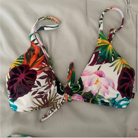 High Waisted Bikini | La Vie En Rose - Picture 2 of 7